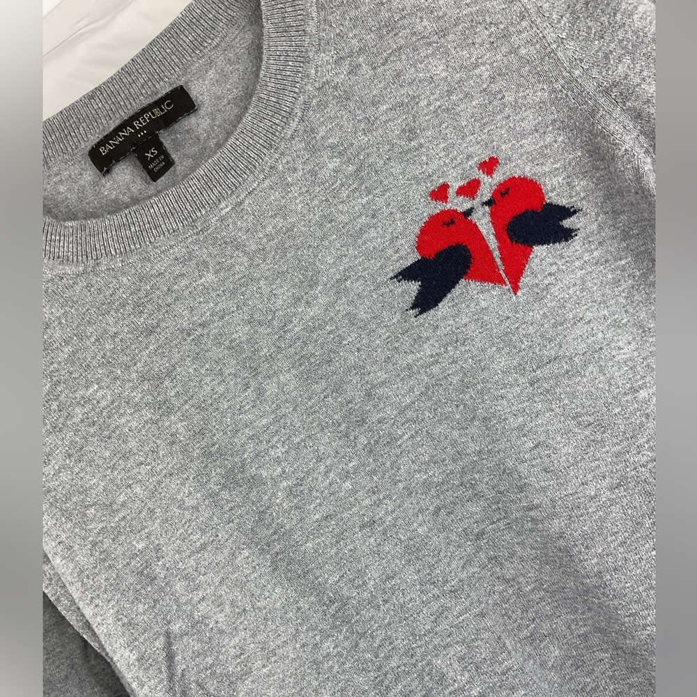 Banana Republic Bird Heart sweater Women’s XS crew neck long sleeves.